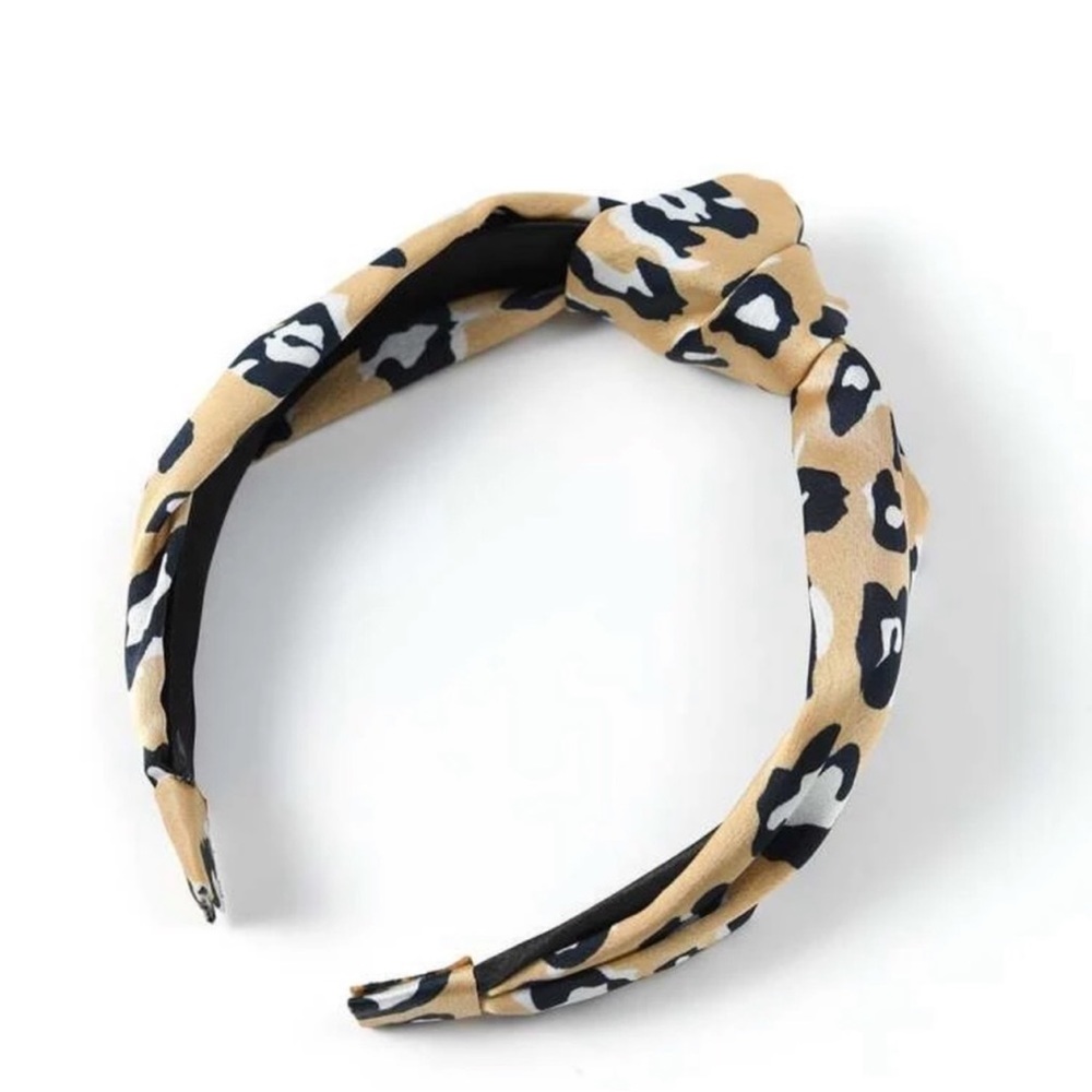 Satin Leopard Print Headband 👀